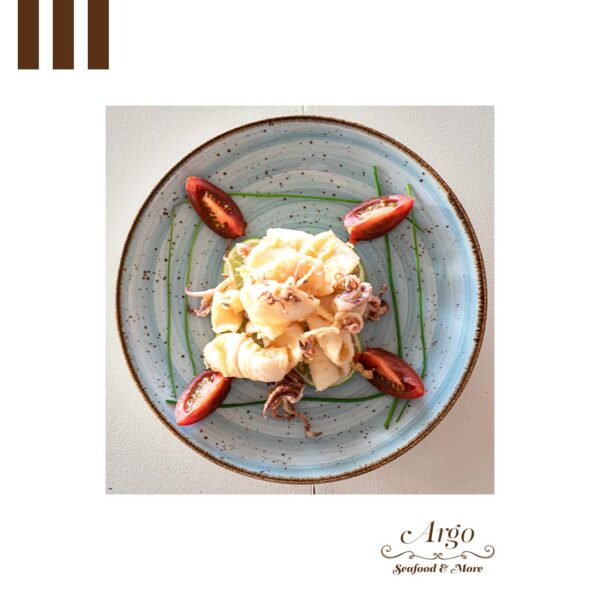 Τηγανητό καλαμάρι συνοδευόμενο από σως αγιαλί σαφράν