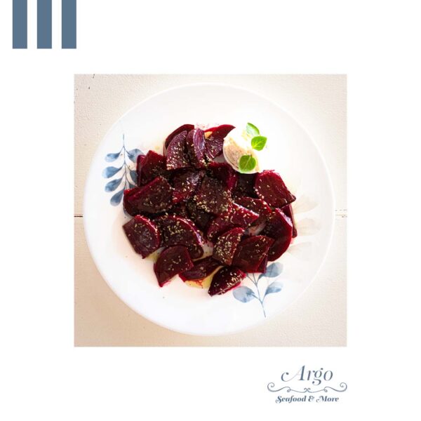 Φρέσκα βραστά Παντζάρια συνοδευόμενα από σκορδαλιά ψωμιού και ελαιόλαδο